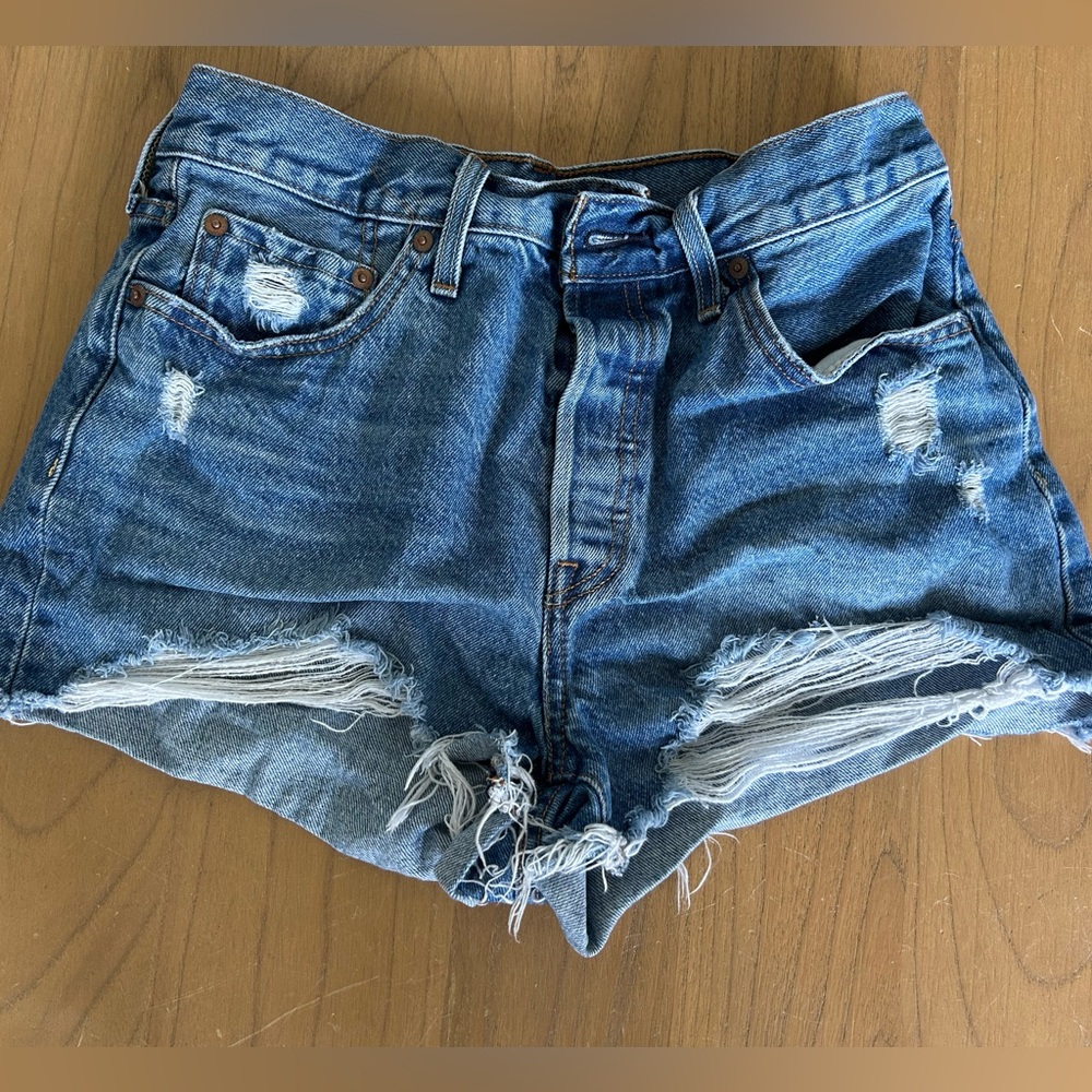 Levis 501 shorts size 29